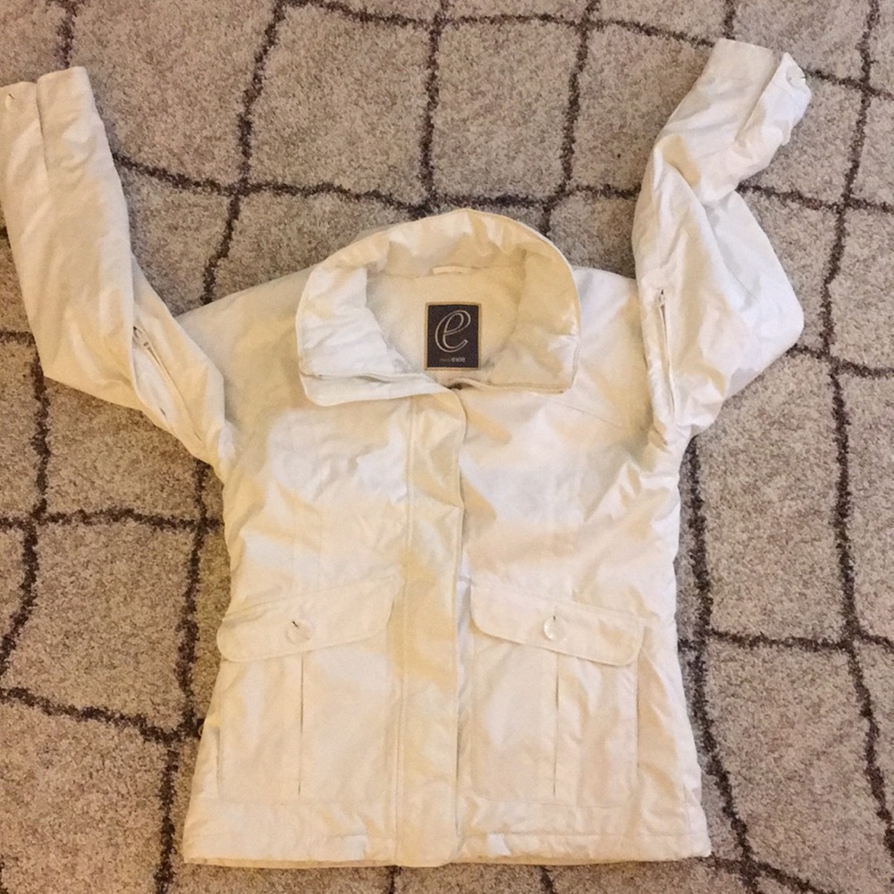 E408 white snow jacket woman’s medium